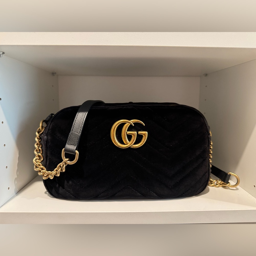 Gucci Matellasé Marmont Black Velvet Medium Cross Body